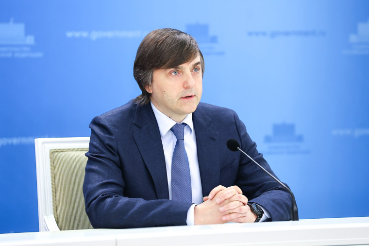 Брифинг Министра просвещения РФ Сергея Кравцова по итогам 2024/2025 учебного года.